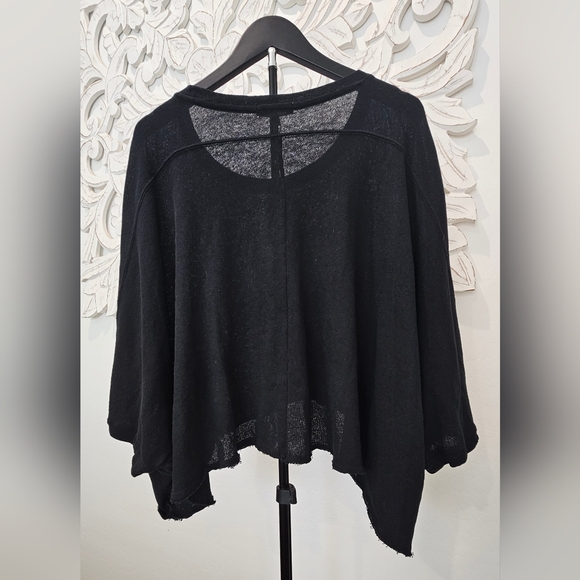 Chelsea & Violet Women's Black Knit Asymmetrical Top/Shirt Size Large NWT - Picture 4 of 5